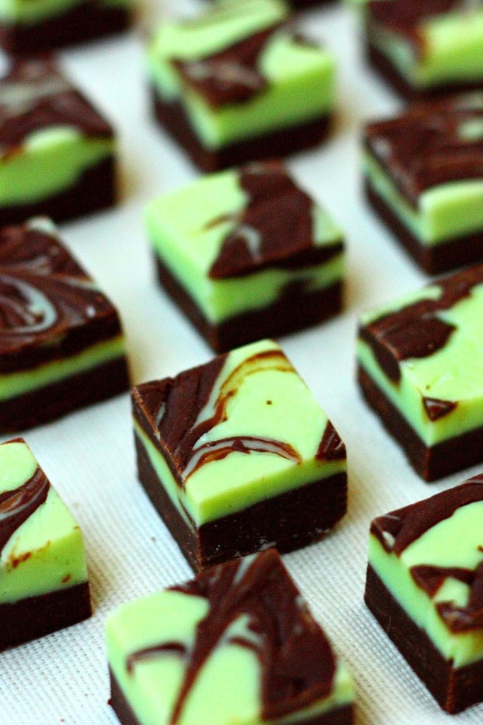 https://kotiliesi.fi/suklaapossu/marbled-mint-chocolate-fudge/