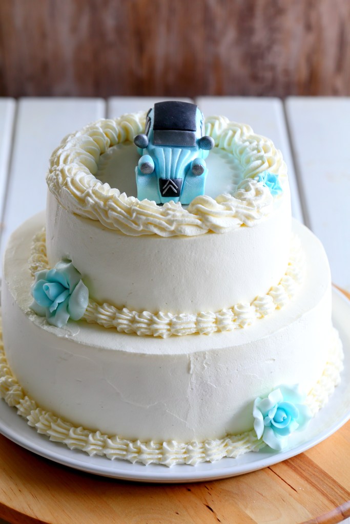 Rättisitikka-kakku ristiäiskakkuna