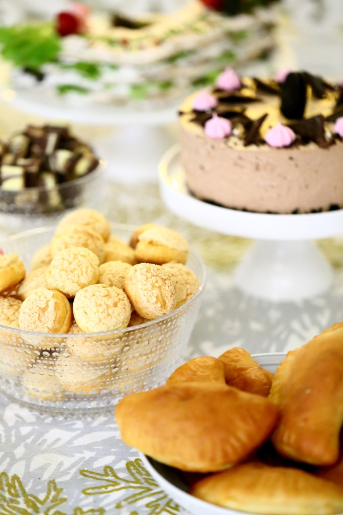 Uuden vuoden tarjottavat, suolaiset ja makeat herkut