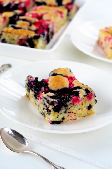 Helppo marjapiirakka, pellillinen