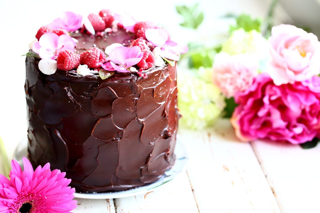 Vadelmainen suklaakakku