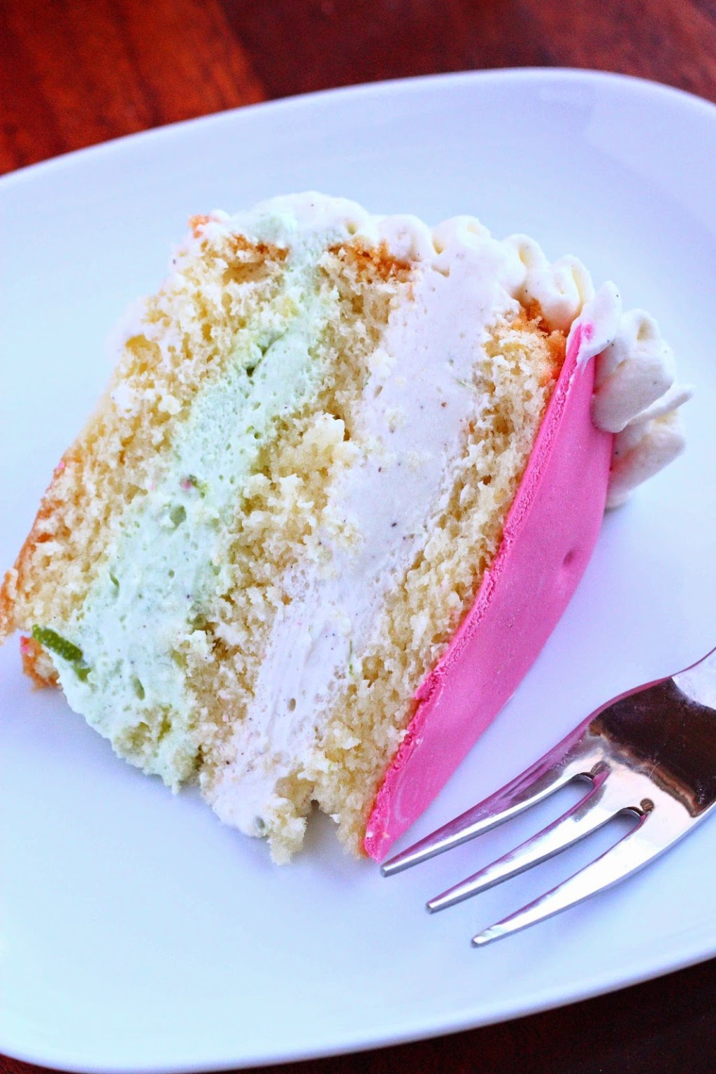 Raikas minttu-limemousse kakun väliin tai&nbsp;jälkiruoaksi