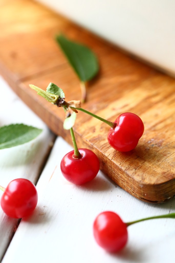 hapankirsikoista leivottavaa