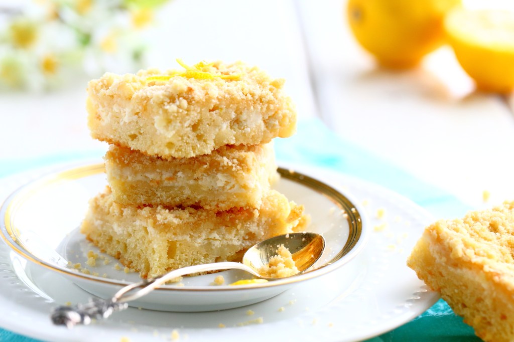 Pääsiäisen sitruunainen murupiirakkaon helppo ja herkullinen