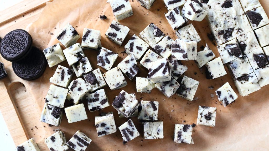 Helpot Oreo-valkosuklaafudget