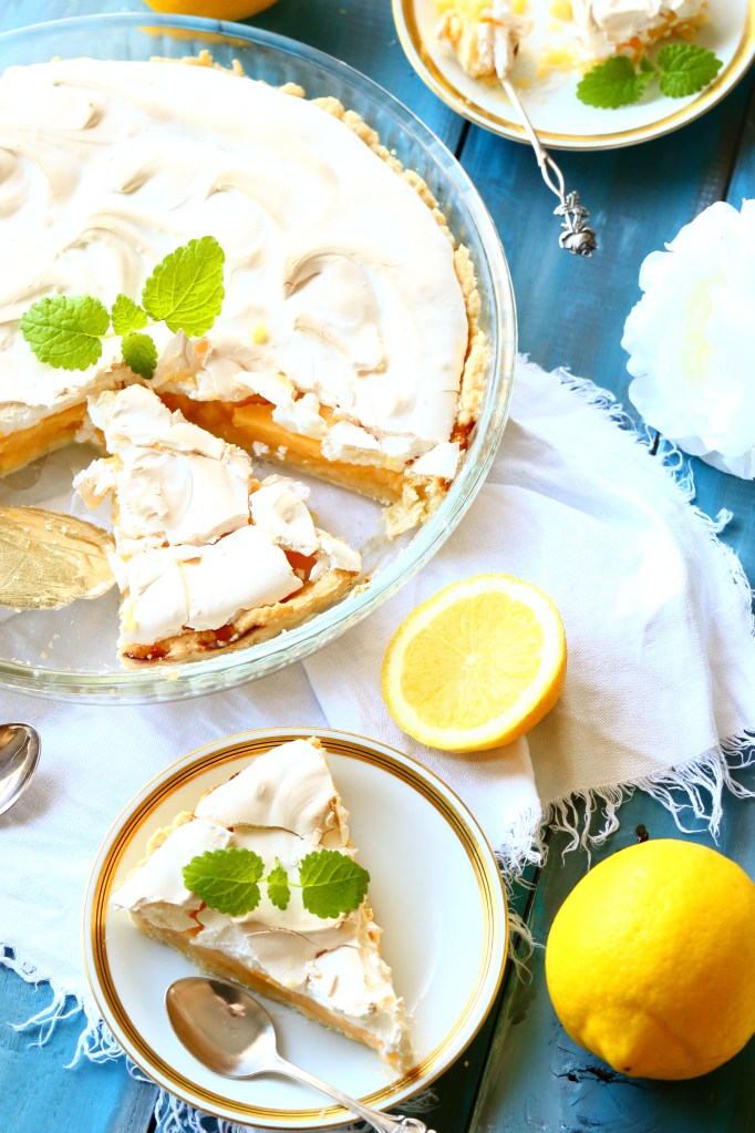 Marenkikuorrute piirakan päällä