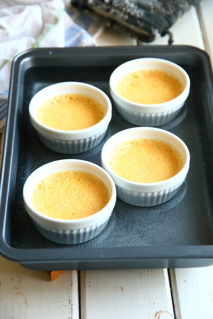 Paahtovanukas on valmis kun se löllyy hieman