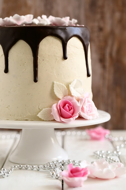 Marenki voikreemi kakun päällä