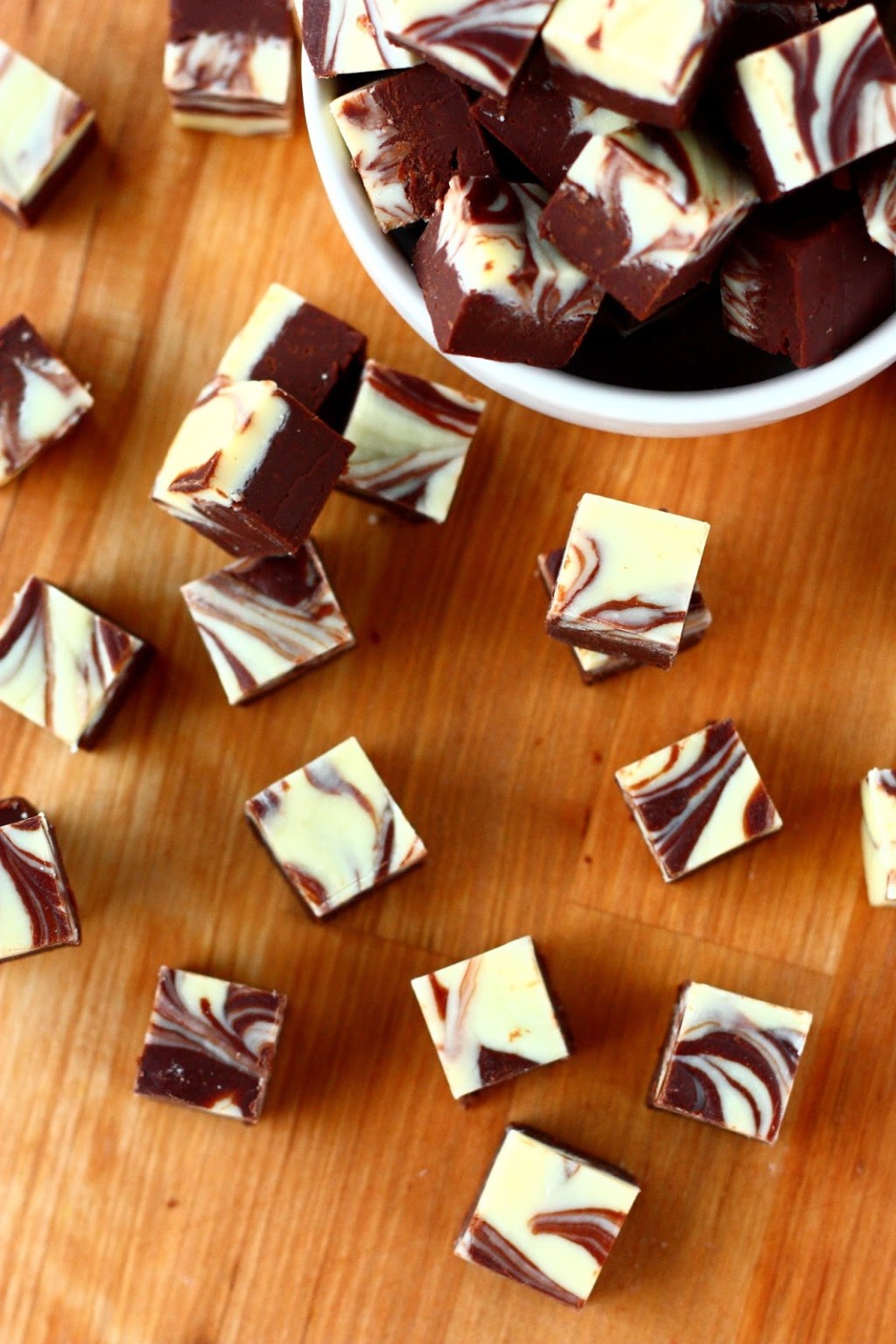 Nopea marmoroitu rommisuklaafudge