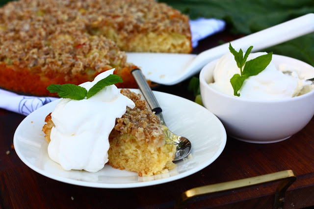 Helppo ja mehevä rapaperipiirakka murupäällisellä&nbsp;(maidoton)