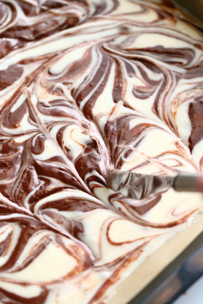 Taikinan marmoroiminen onnistuu veitsen avulla