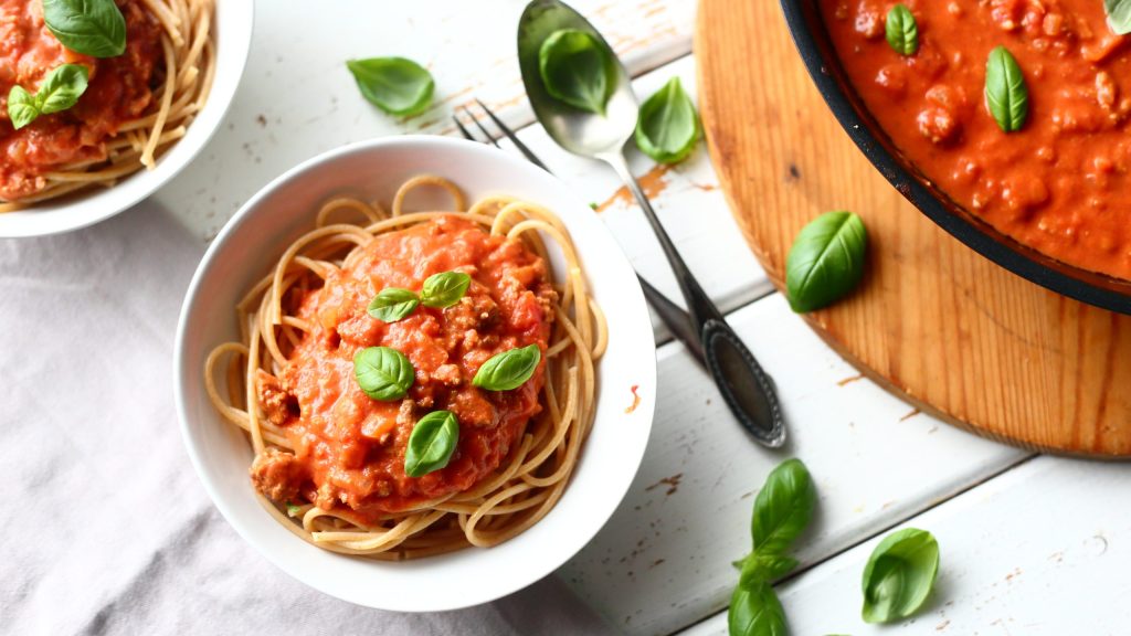 Arkiruokavinkki: Tomaattinen jauhelihakastike ja&nbsp;spagettia