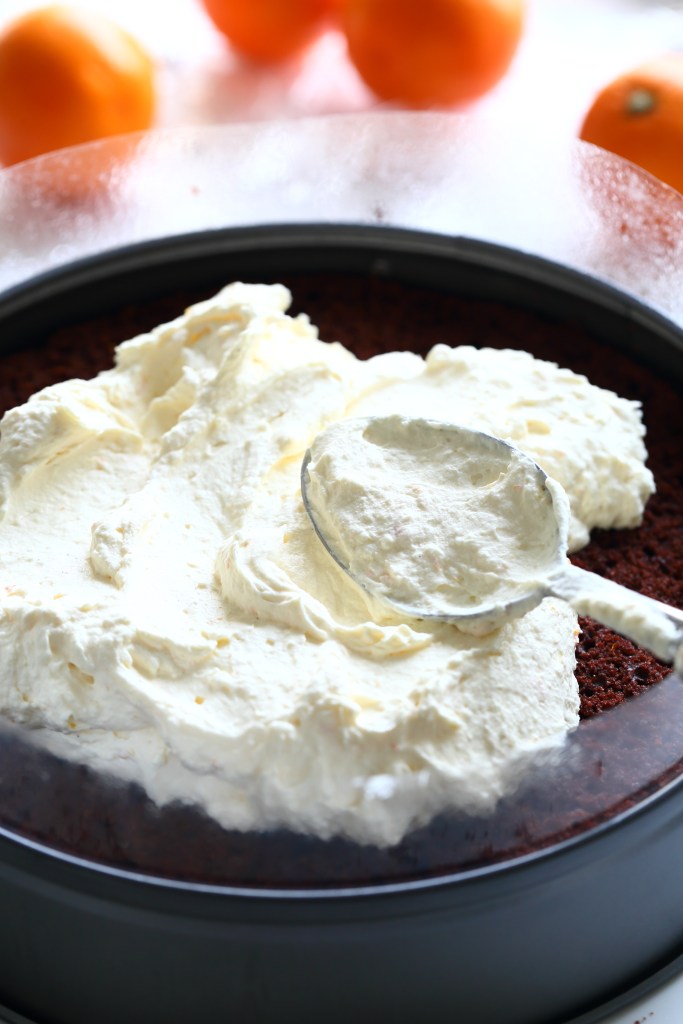 Pehmeä appelsiini täyte kakun välissä