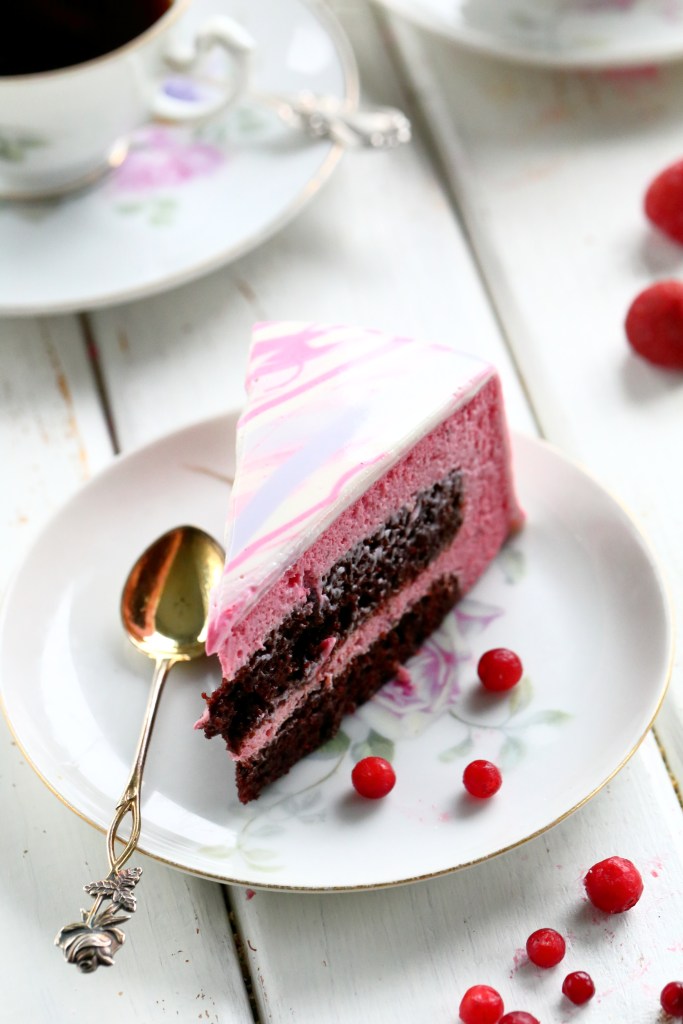 Puolukka-mansikkamousse