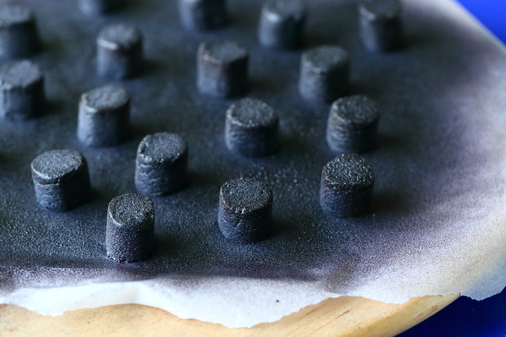 mustaa-suklaasprayta