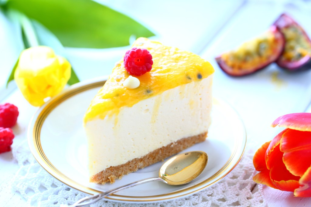 Älyttömän herkullinen mansojuustokakku passion päällisellä