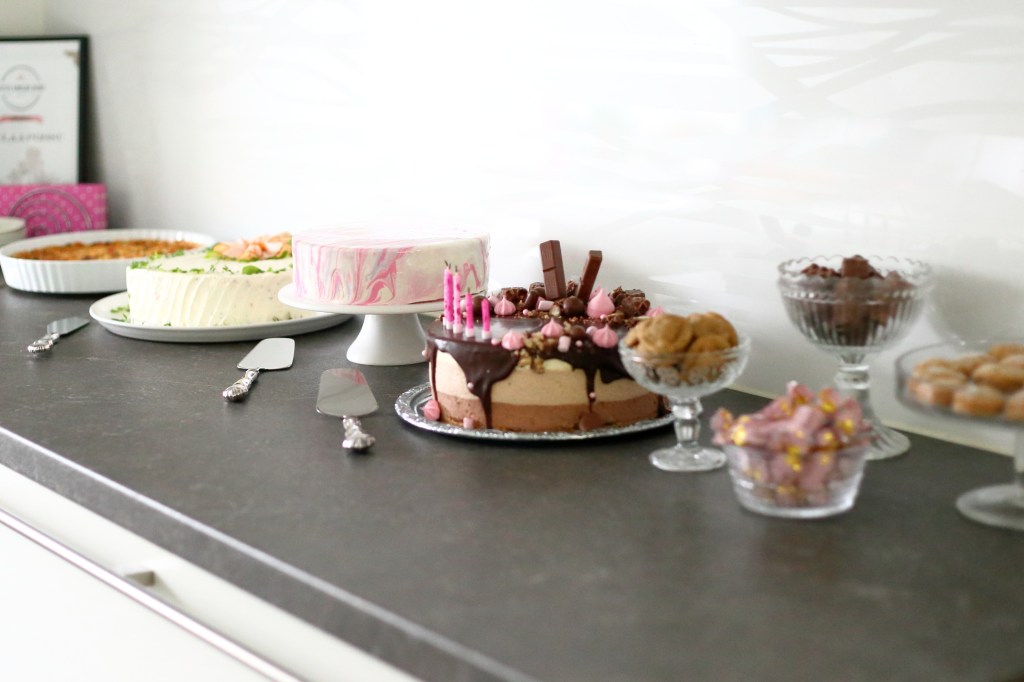 Synttärit tarjottavat