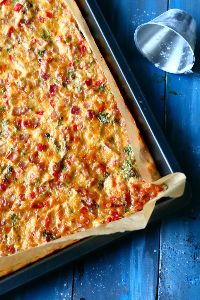 munaton kinkkupiirakka paprikalla ja pekonille