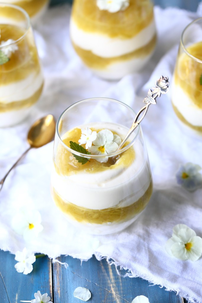 Raparperihilloke ja vaniljamousse ovat herkullinen pari