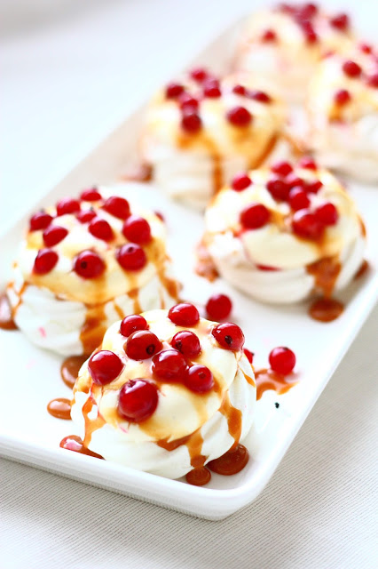 Punaherukka pavlova on yksi parhaista leivonnaisista