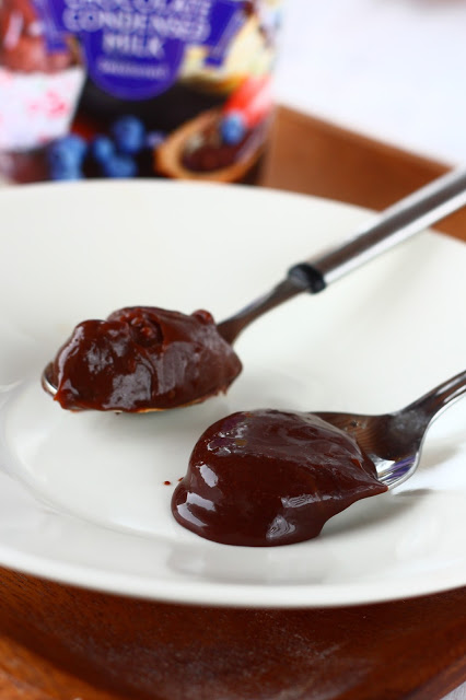 Itse tehty suklaanmakuinen kondensoitu maito ja&nbsp;suklaajäätelö