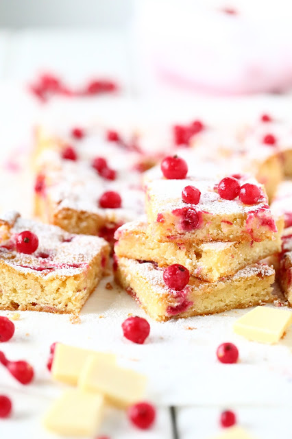 Mutakakkumaiset punaherukka-valkosuklaapalat