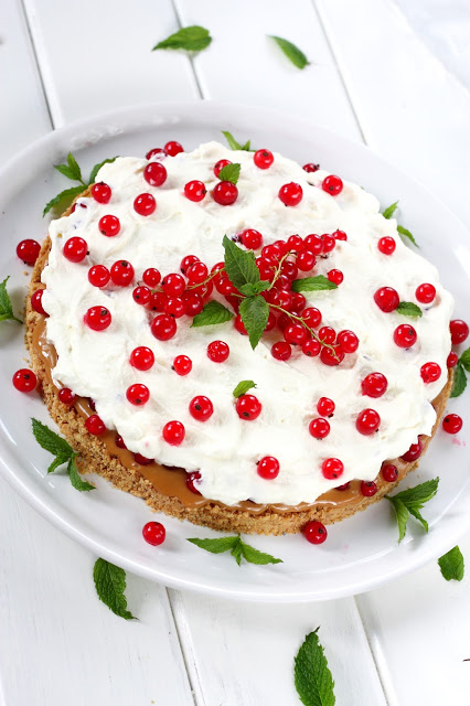 Punoffee eli herkullinen punaherukka-kinuskipiirakka