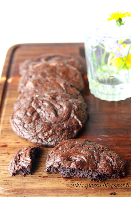 Brownieskeksit eli mehevät suklaakeksit