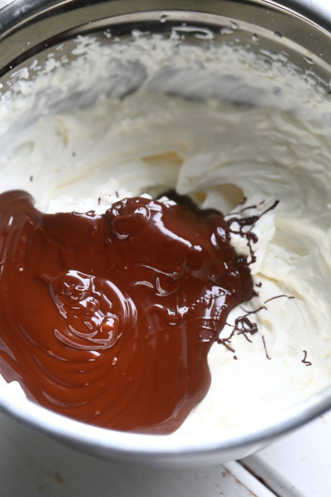 sulatettu suklaa ja kermavaahto