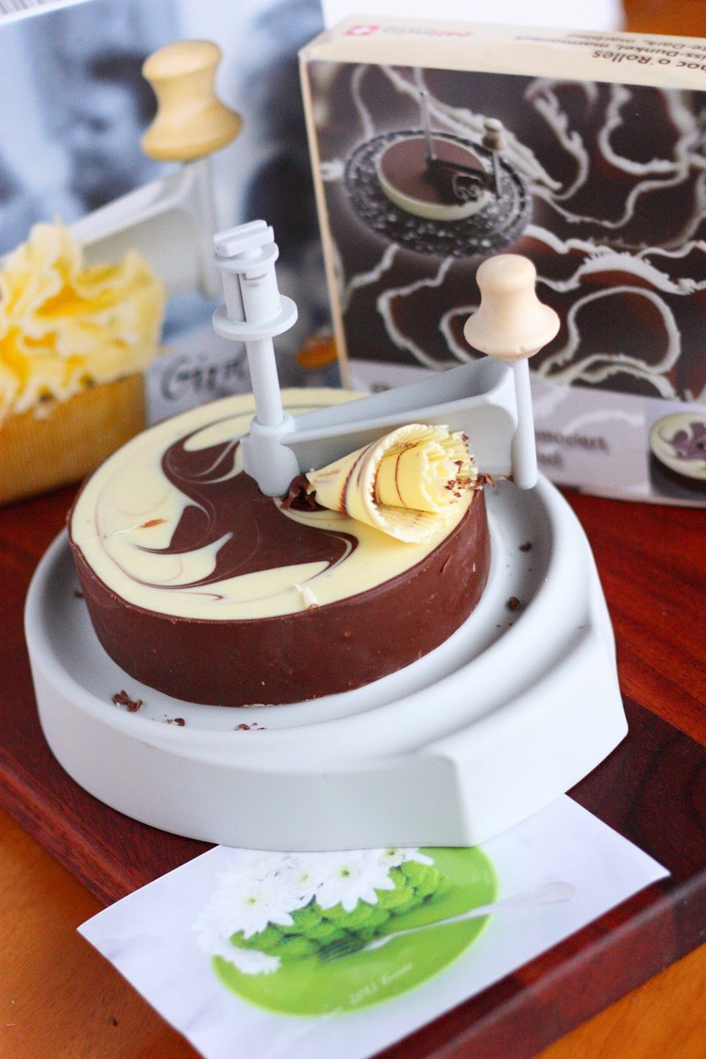 Postintuomaa; Suklaakiekko ja&nbsp;höylä