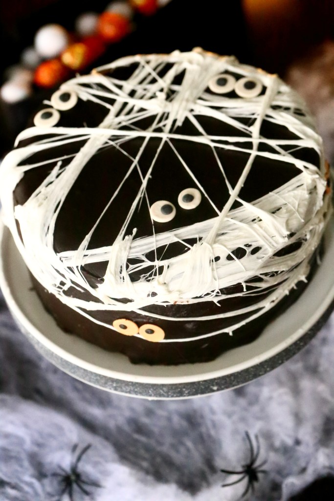 vaahtokarkeista kakun päälle seitti