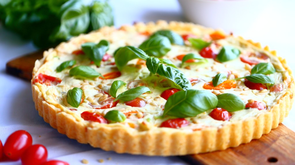 Herkullinen vuohenjuustopiirakka on ihana juhlien suolainen piirakka