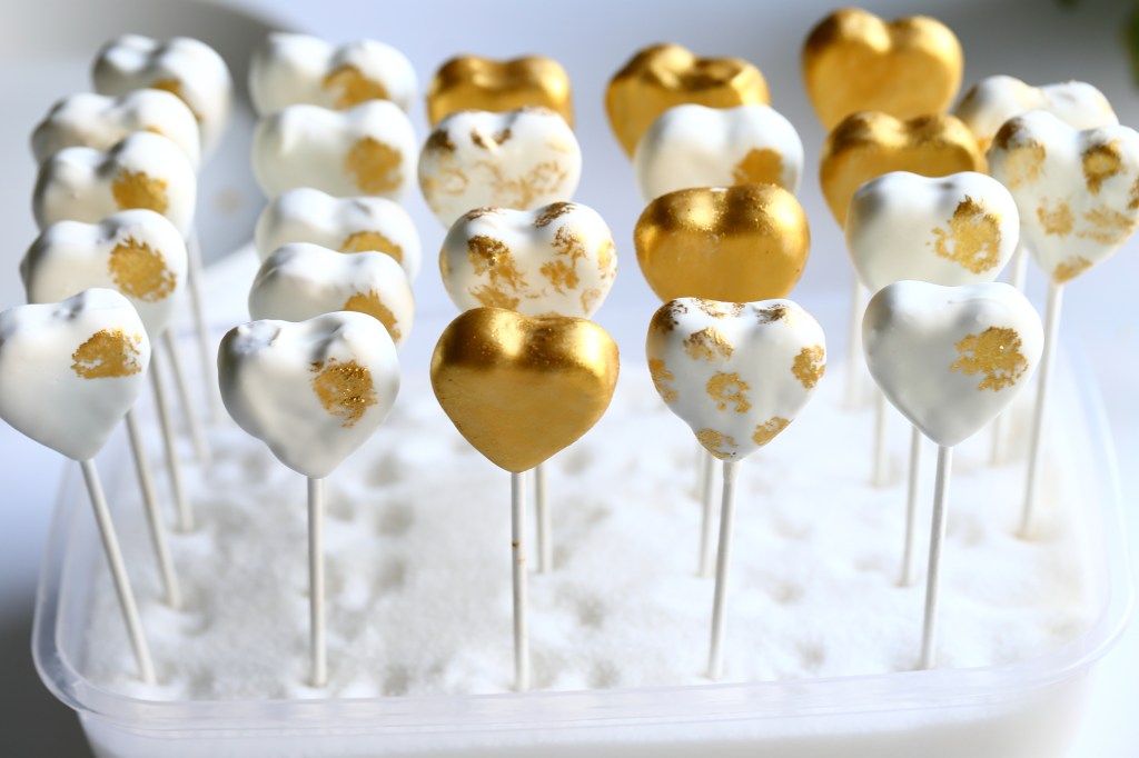 Juhlavat popsit maistuvat makean kirpeille