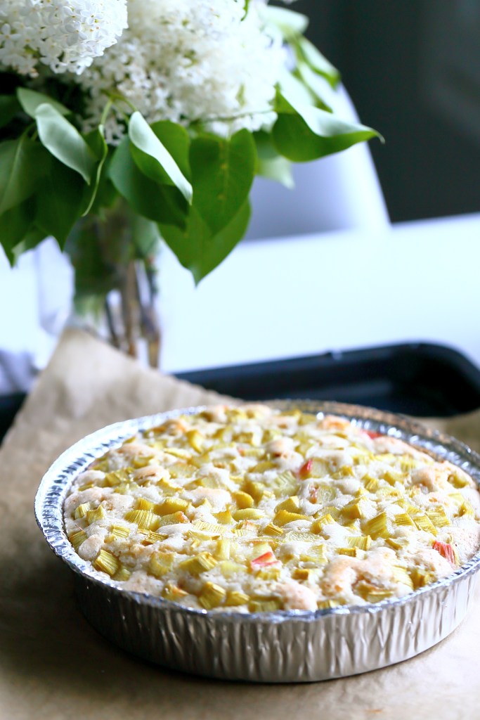 Raparperipiirakka on kesän merkki