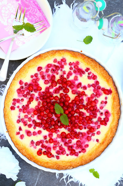 Herkullinen punaherukkapiirakka on mehevä