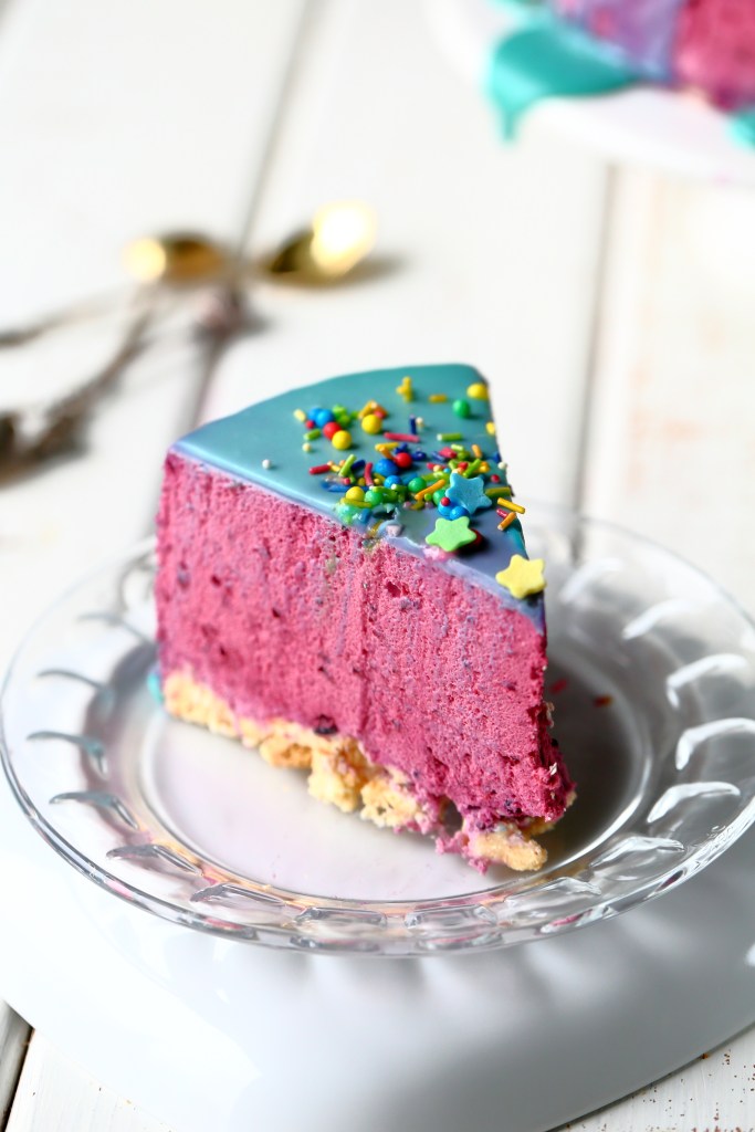 mustaherukka mansikkamousse kakku