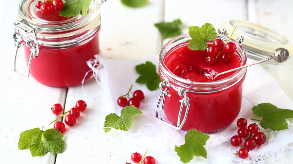 Punaherukkacurd on makeankirpeä herkku