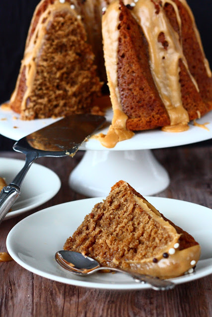 Laiskan leipurin kahvikakku joka valmistuu sekoittamalla aineet keskenään