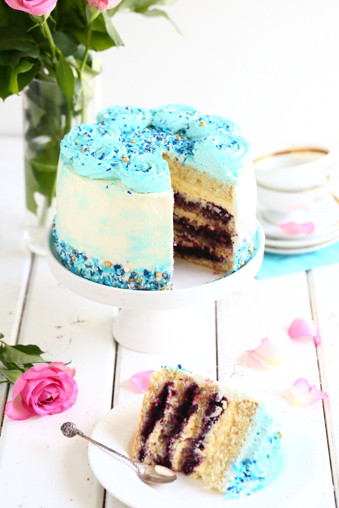 Mustikkatäytekakku on juhlien paras kakku