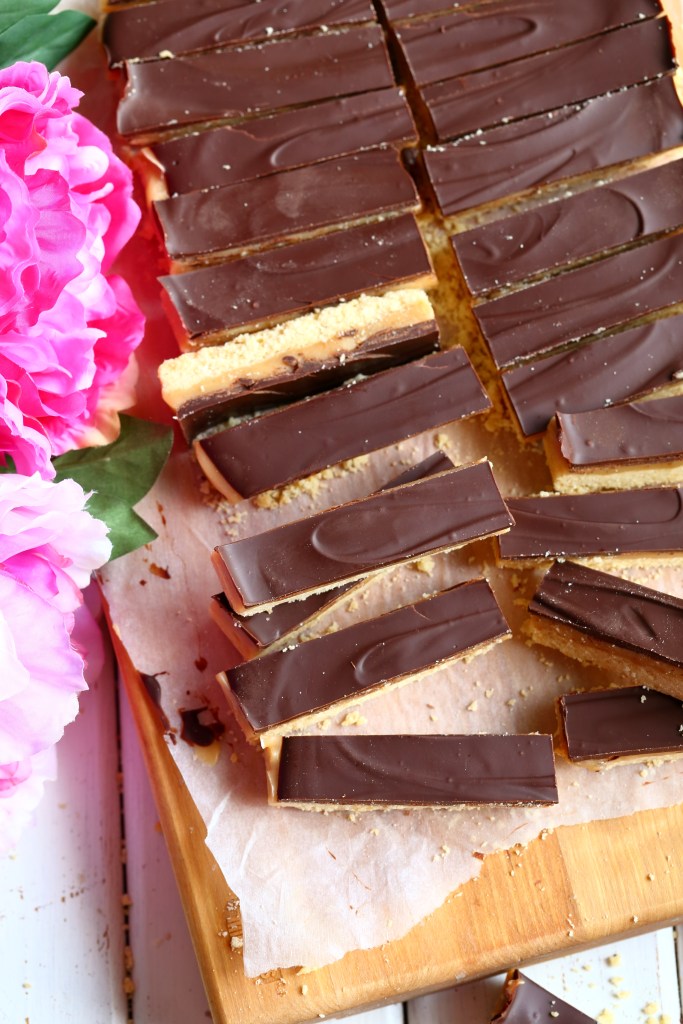 Itsetehdyt suklaapatukat kuten twix