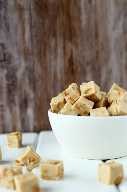 Helppo mokkainen pähkinä-valkosuklaafudge